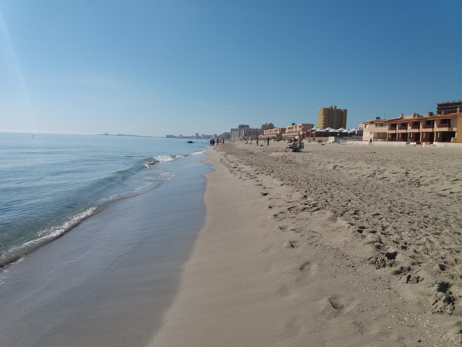 Foto von Playa del Pedrucho mit heller sand Oberfläche