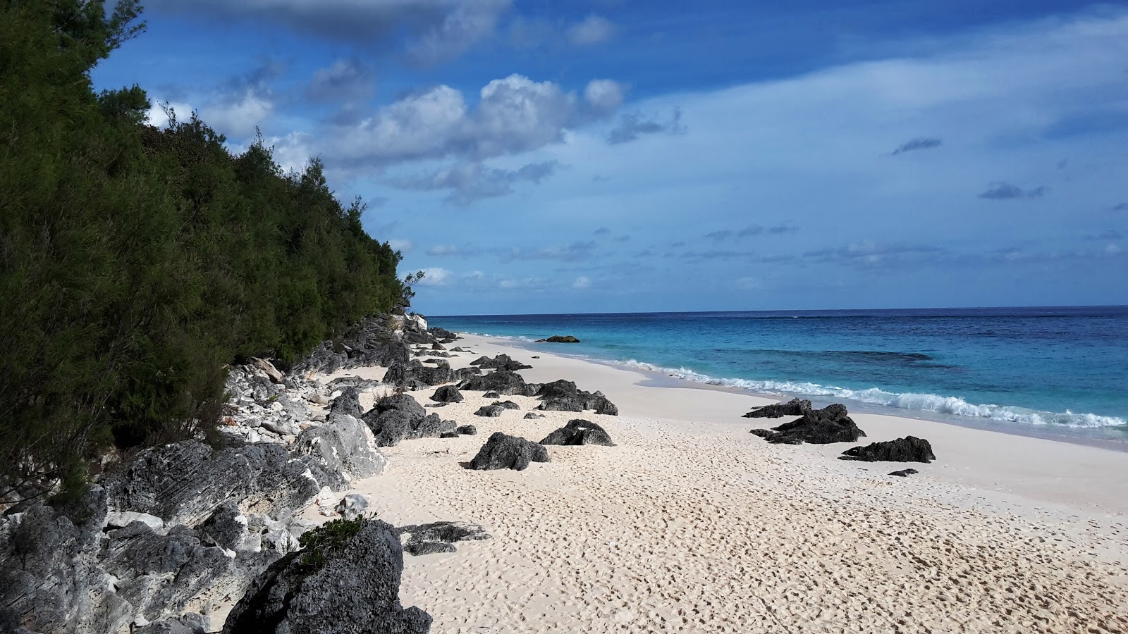 Foto van Marley Beach met turquoise puur water oppervlakte