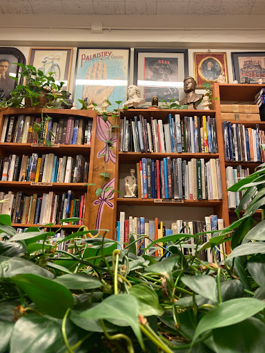 Used Book Store «Mercer Street Books», reviews and photos, 7 Mercer St, Seattle, WA 98109, USA