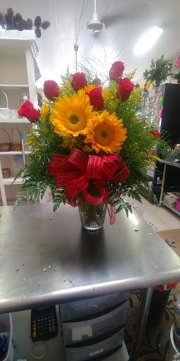 Florist «All A Bloom Florist and Gifts (24/7)», reviews and photos, 116 N Collins St, Plant City, FL 33563, USA