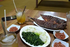 Lesehan Ikan Bakar Cak Moel image