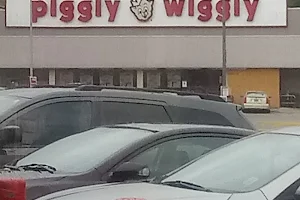 Piggly Wiggly Midfield image