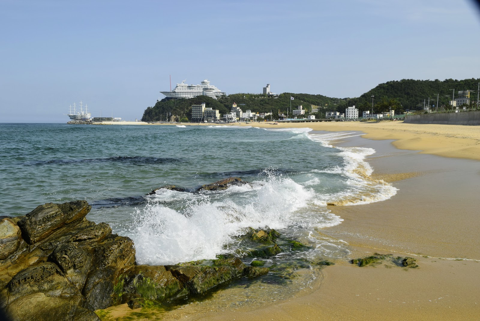 Foto van Jeongdongjin Beach met ruim strand