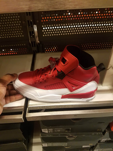 Clothing Store «Nike Factory Store», reviews and photos, 4101 S Carrollton Ave, New Orleans, LA 70119, USA