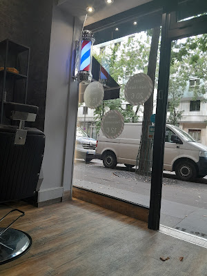 Beaux Garçons Coiffure & Barbe & Soins à Paris