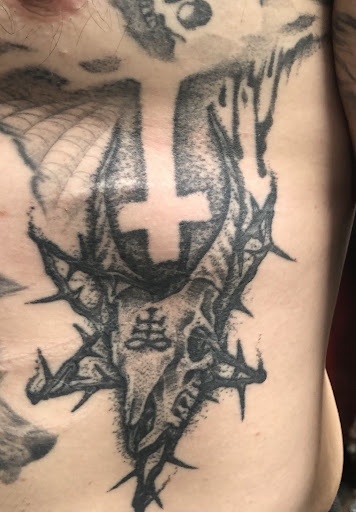 Tattoo Shop «Nine Lives Tattoo», reviews and photos, 61 N Holladay Dr, Seaside, OR 97138, USA