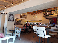 Atmosphère du Restaurant La guinguette du port à Thonon-les-Bains - n°6