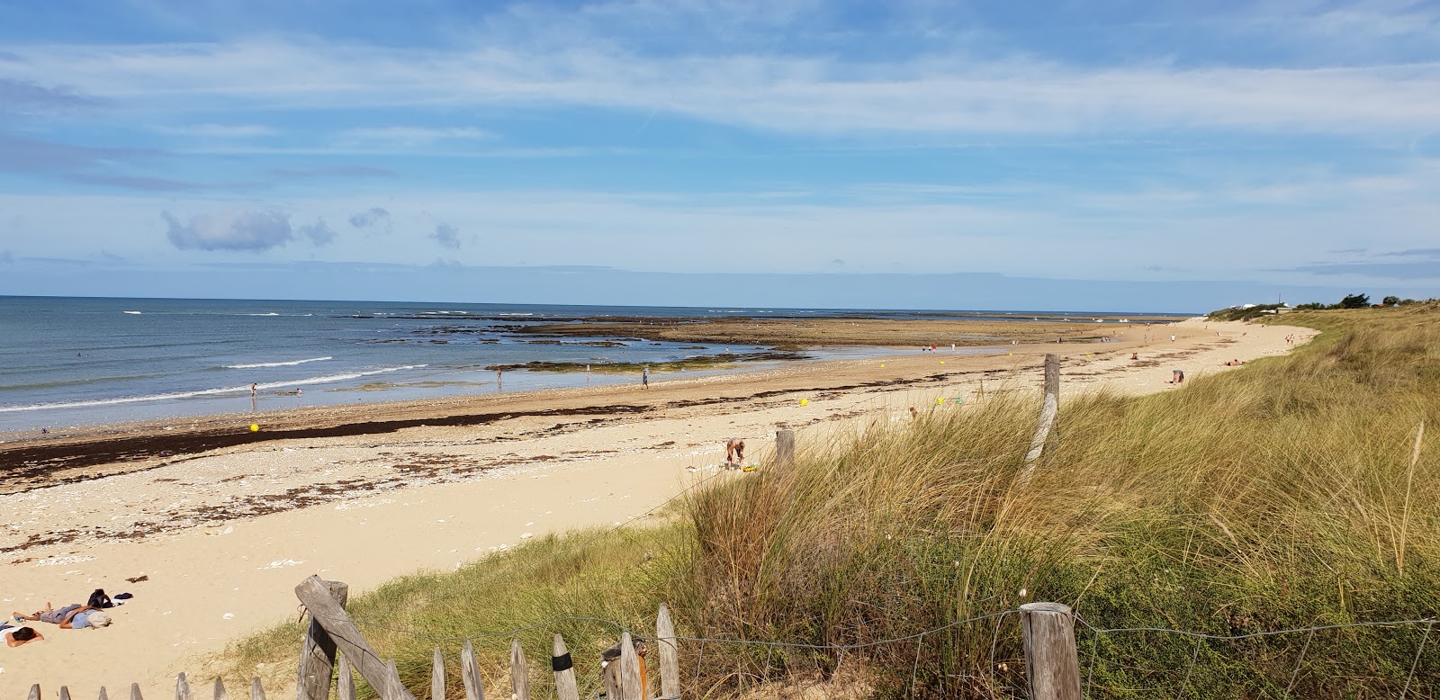 Photo de Plage des bonnes situé dans une zone naturelle