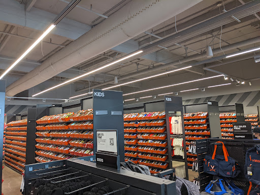 Sporting Goods Store «Nike Clearance Store», reviews and photos, 1275 Marina Blvd, San Leandro, CA 94577, USA