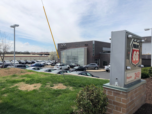 Infiniti Dealer «Plaza Infiniti», reviews and photos, 755 N New Ballas Rd, Creve Coeur, MO 63141, USA