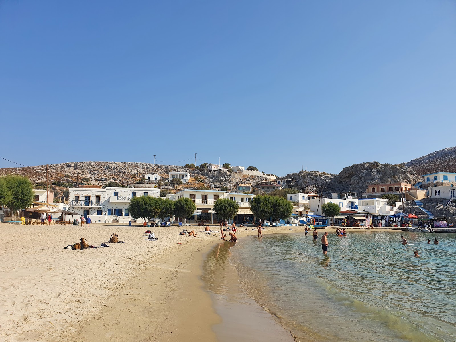 Foto von Pserimos Strand mit kleine bucht