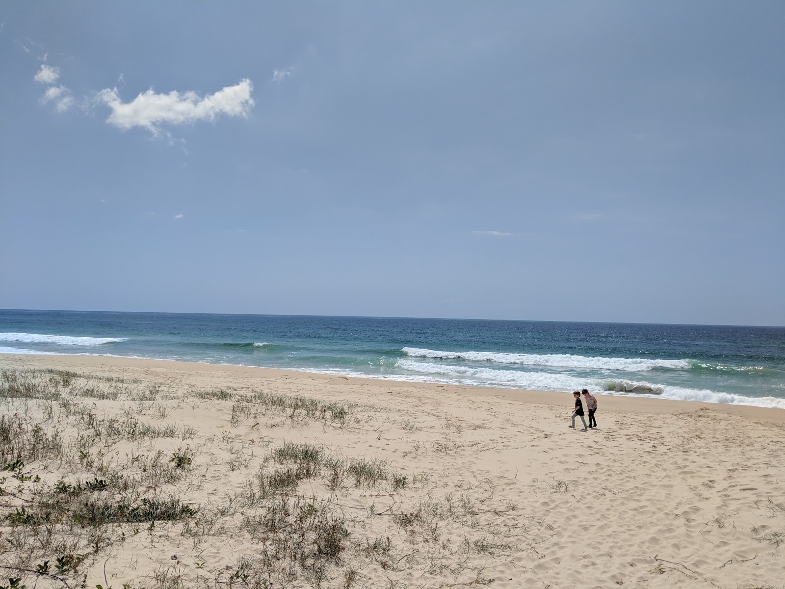 Foto av South Valla Beach med turkos rent vatten yta