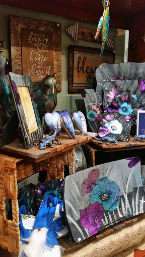 Florist «Auburn Blooms Florist & Gifts», reviews and photos, 127 Sacramento St, Auburn, CA 95603, USA