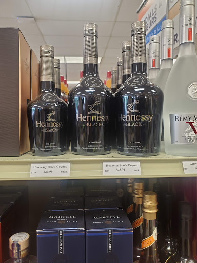 State Liquor Store «NH Liquor & Wine Outlet», reviews and photos, 234 White Mountain Hwy, Conway, NH 03818, USA