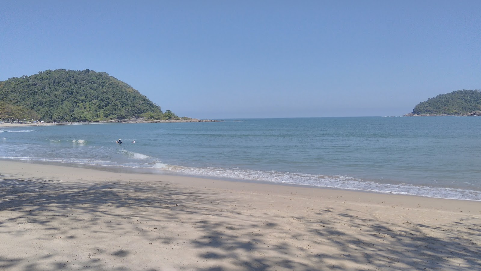 Foto de Praia da Fazenda com água cristalina superfície