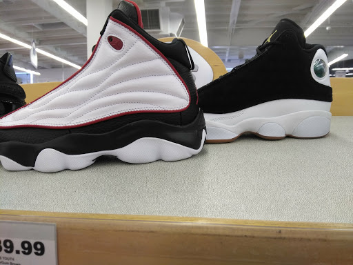 Shoe Store «WSS», reviews and photos, 460 San Fernando Mission Blvd, San Fernando, CA 91340, USA