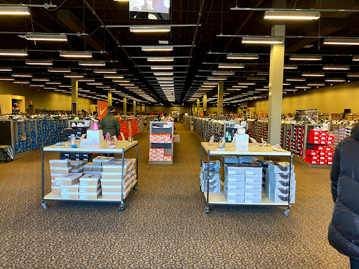 Shoe Store «DSW Designer Shoe Warehouse», reviews and photos, 25 Ronson Rd, Iselin, NJ 08830, USA