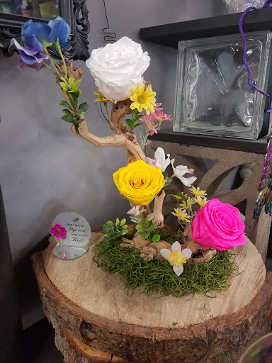 Florist «Little Flower Shop», reviews and photos, 616 High St, Delano, CA 93215, USA