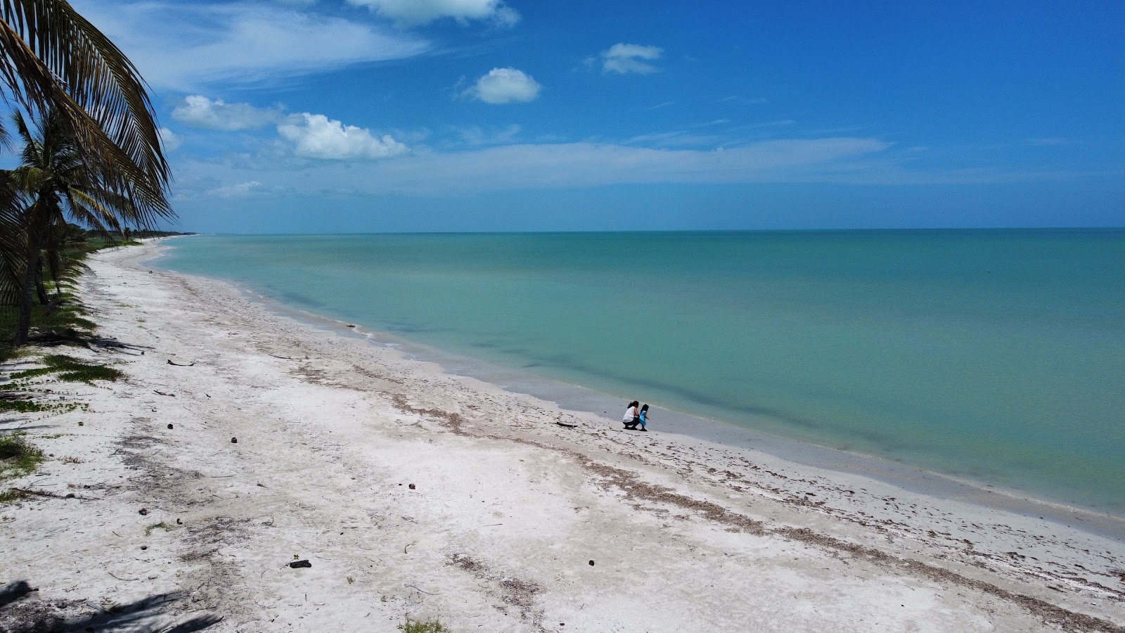 Foto de Playa Natalia com areia bege superfície