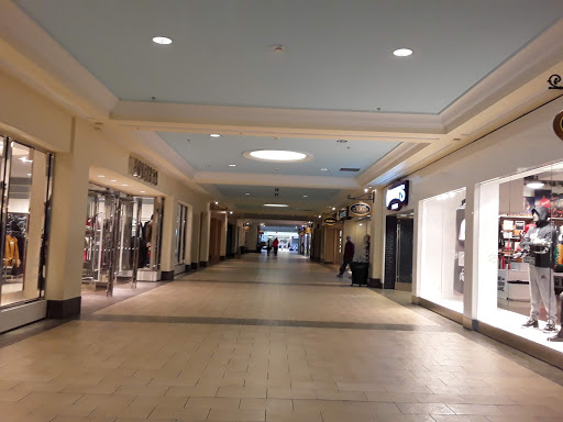 Shopping Mall «Bayshore Town Center», reviews and photos, 5800 N Bayshore Dr, Glendale, WI 53217, USA