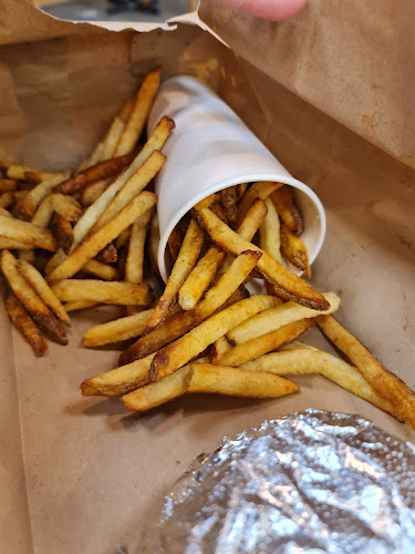 Comments and reviews of Five Guys Cardiff The Red Dragon Centre