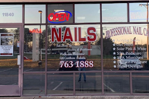 Deluxe Nails & Spa image