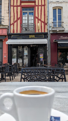 Bar La Place à Sens