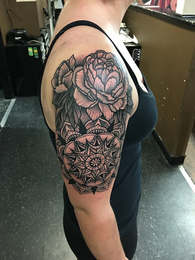 Tattoo Shop «Blu Gorilla Tattoo», reviews and photos, 1409 King St, Charleston, SC 29403, USA