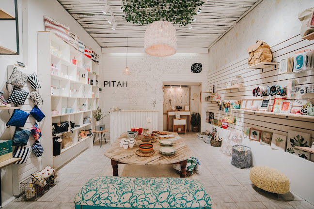 Opiniones de PITAH Tienda bonita! en Young - Centro comercial