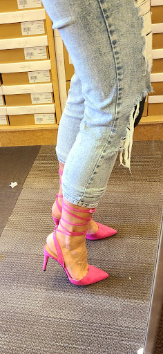 Shoe Store «DSW Designer Shoe Warehouse», reviews and photos, 635 E Boughton Rd, Bolingbrook, IL 60440, USA