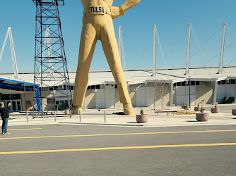 Golden Driller Statue