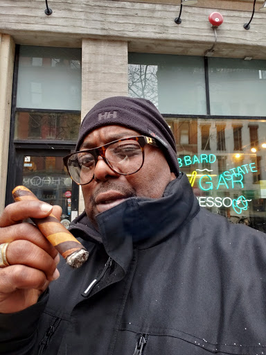 Cigar Shop «HUBBARD & STATE CIGAR SHOP», reviews and photos, 6 W Hubbard St, Chicago, IL 60610, USA