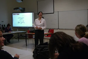 Psicóloga española en Múnich Lola HERNÁNDEZ Coaching image