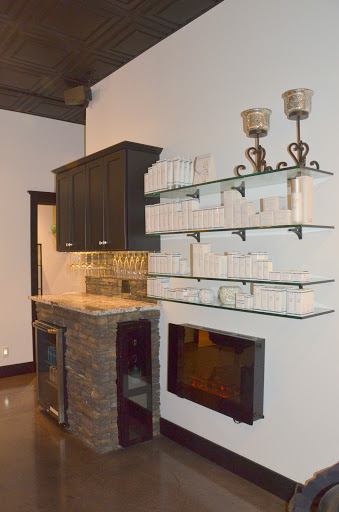 Hair Salon «Allee Salon and Spa», reviews and photos, 326 80th St Ct, Fairfax, IA 52228, USA