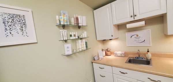 Ivona Tassin Waxing and Skincare 01906