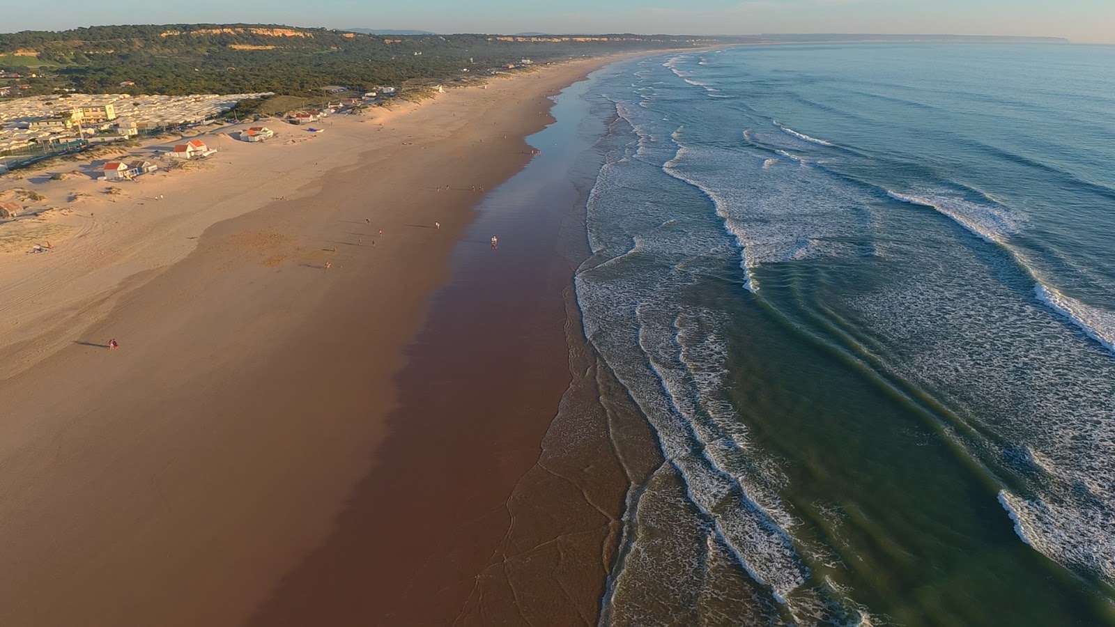 Fotografie cu Praia da saude - locul popular printre cunoscătorii de relaxare