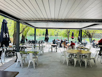 Atmosphère du Restaurant Le Chalet Du Lac à La Roche-de-Rame - n°4