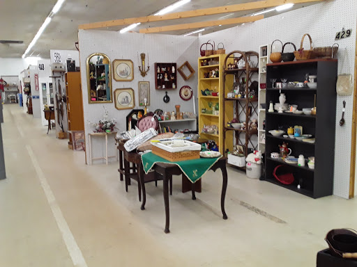 Flea Market «Traderbakers Flea Market», reviews and photos, 2080 Burton Ln, Martinsville, IN 46151, USA