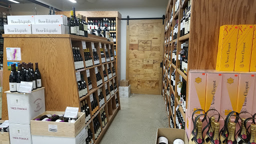 Wine Store «Red Wagon Wine Shoppe», reviews and photos, 2940 S Rochester Rd, Rochester Hills, MI 48307, USA