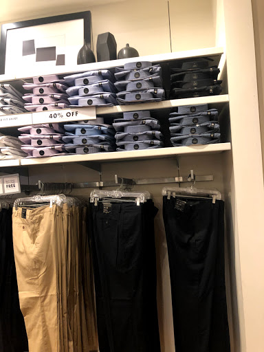 Clothing Store «Banana Republic Factory Store», reviews and photos, 407 N Alafaya Trail, Orlando, FL 32828, USA
