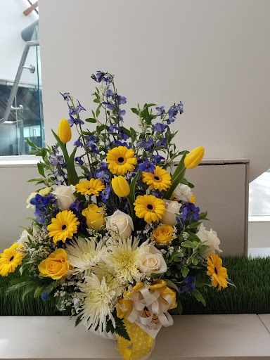 Florist «Event Connoisseur Flowers & Gifts», reviews and photos, 39 New London Turnpike #116, Glastonbury, CT 06033, USA