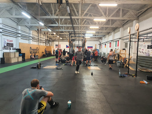 CrossFit With Us - CrossFit gym na Praze 3