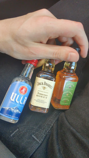 Liquor Store «South Salem Liquor Store», reviews and photos, 3320 Commercial St SE, Salem, OR 97302, USA