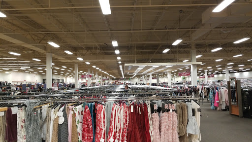 Clothing Store «Burlington Coat Factory», reviews and photos, 1555 S Lake St, Mundelein, IL 60060, USA