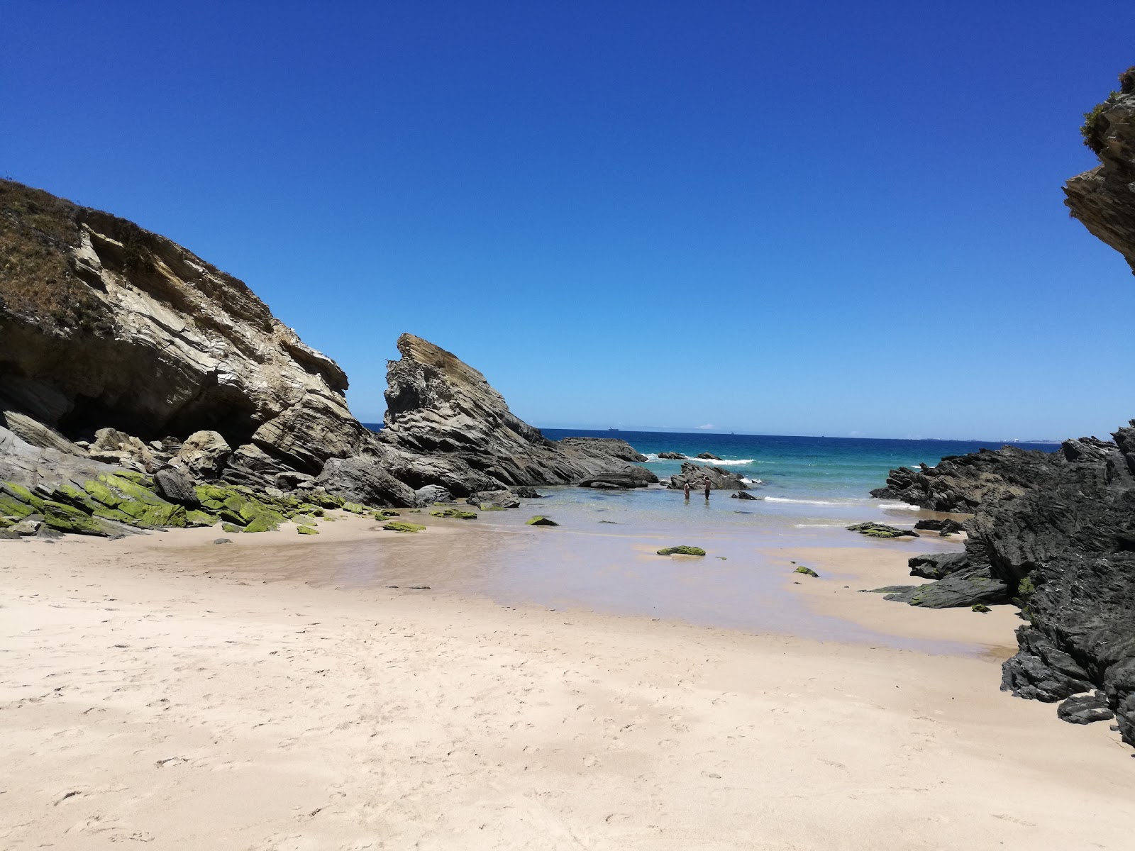 Fotografija Praia do Serro da Aguia z turkizna čista voda površino