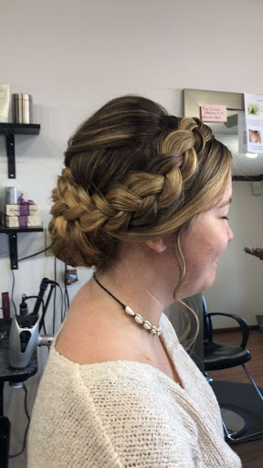 Beauty Salon «Fringe Hair Salon», reviews and photos, 311 Nilles Rd # D, Fairfield, OH 45014, USA