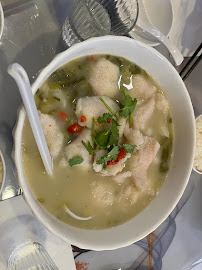 Soupe de poulet du Restaurant chinois Yummy Noodles 渔米酸菜鱼 川菜 à Paris - n°17