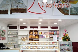 Pastelería Delicias image