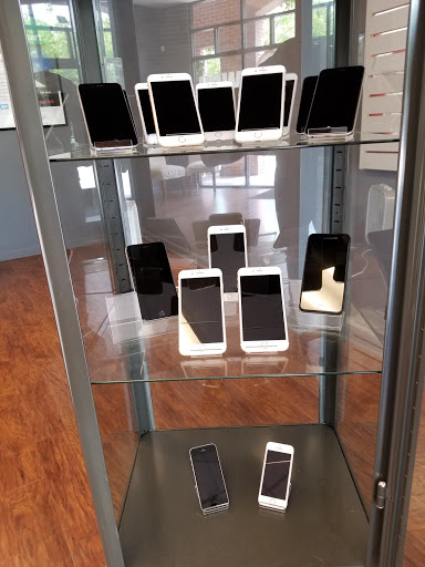 Mobile Phone Repair Shop «In & Out Smart Repair», reviews and photos, 607 N Causeway Blvd, Mandeville, LA 70448, USA