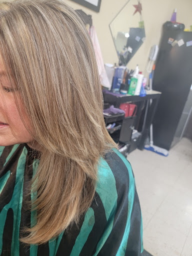 Beauty Salon «Top Notch Salon», reviews and photos, 92 Bluebird Ct, Lawrenceburg, KY 40342, USA